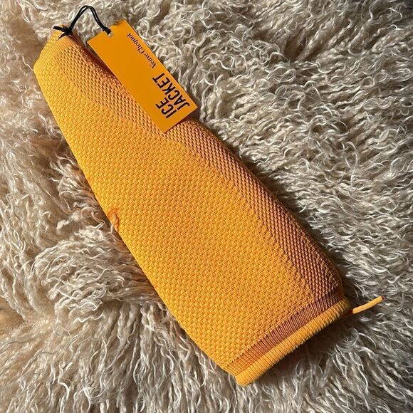 Rare- Veuve Clicquot Yellow Label Champagne Ice Jacket  NWT - Picture 3 of 3